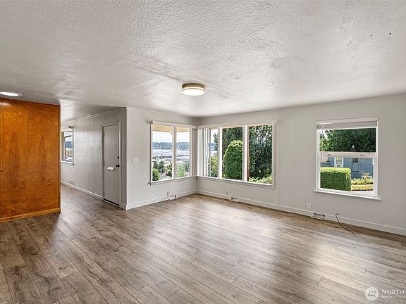 3rd image of 3202 Farragut Street