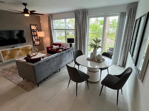 475 Salisbury Cir, Fort Pierce, FL 34982