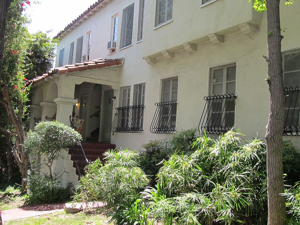 1st image of 889 W Knoll Dr