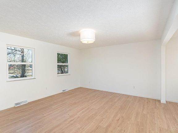3rd image of 927 Blackburn Dr