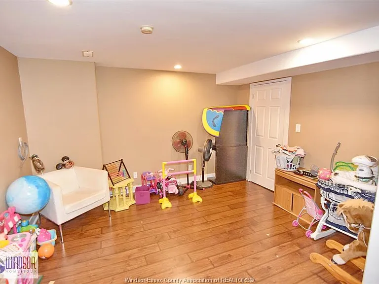 1003 Silverdale Dr #UPPER — Photo 36