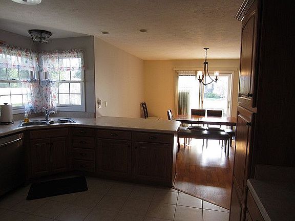 5th image of 22360 Forsythia Dr