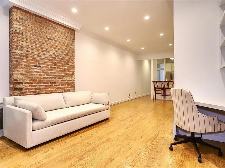 1122 Hudson St #2B — Photo 6