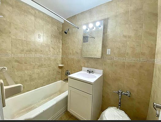 4th image of 16605 Highland Ave APT 7R