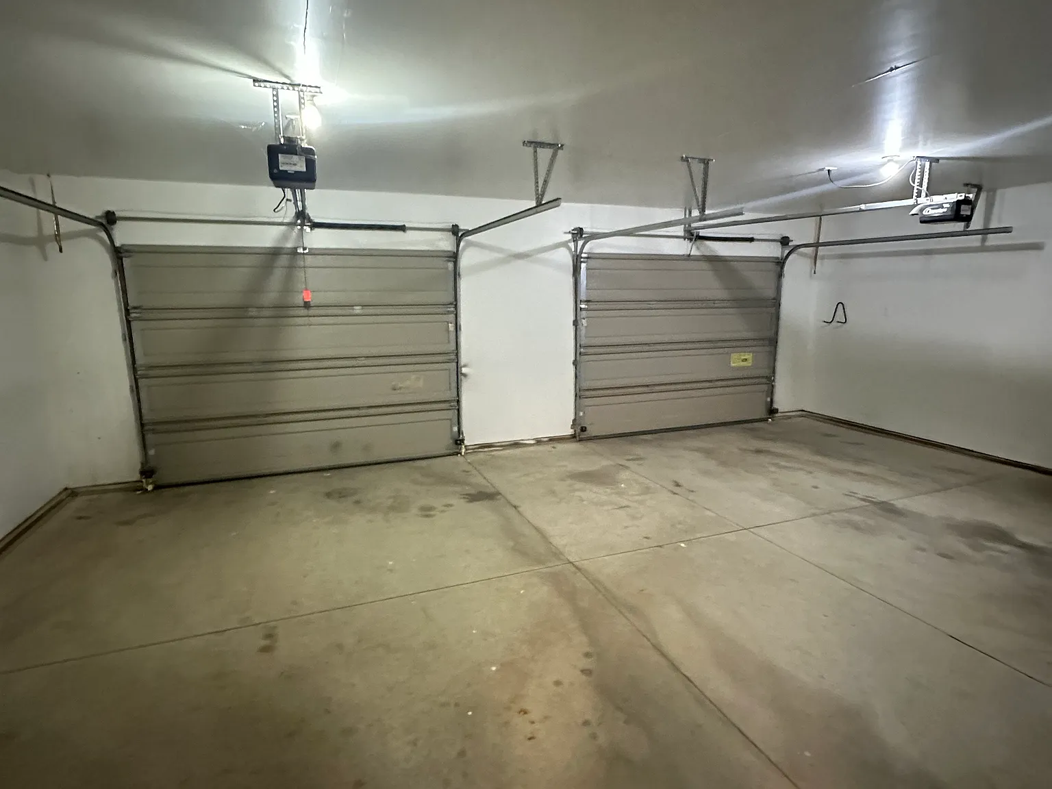 3 bed, 2400 sqft, $1,800 — Photo 2