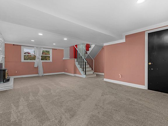 4th image of 2431 Clydesdale Rd