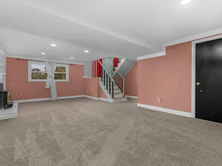 2431 Clydesdale Rd — Photo 4