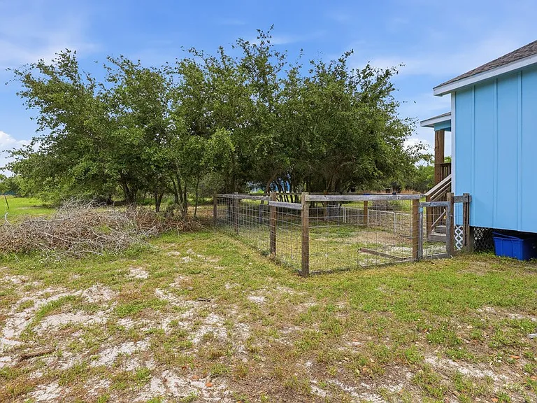 2111 Lone Star Rd — Photo 27