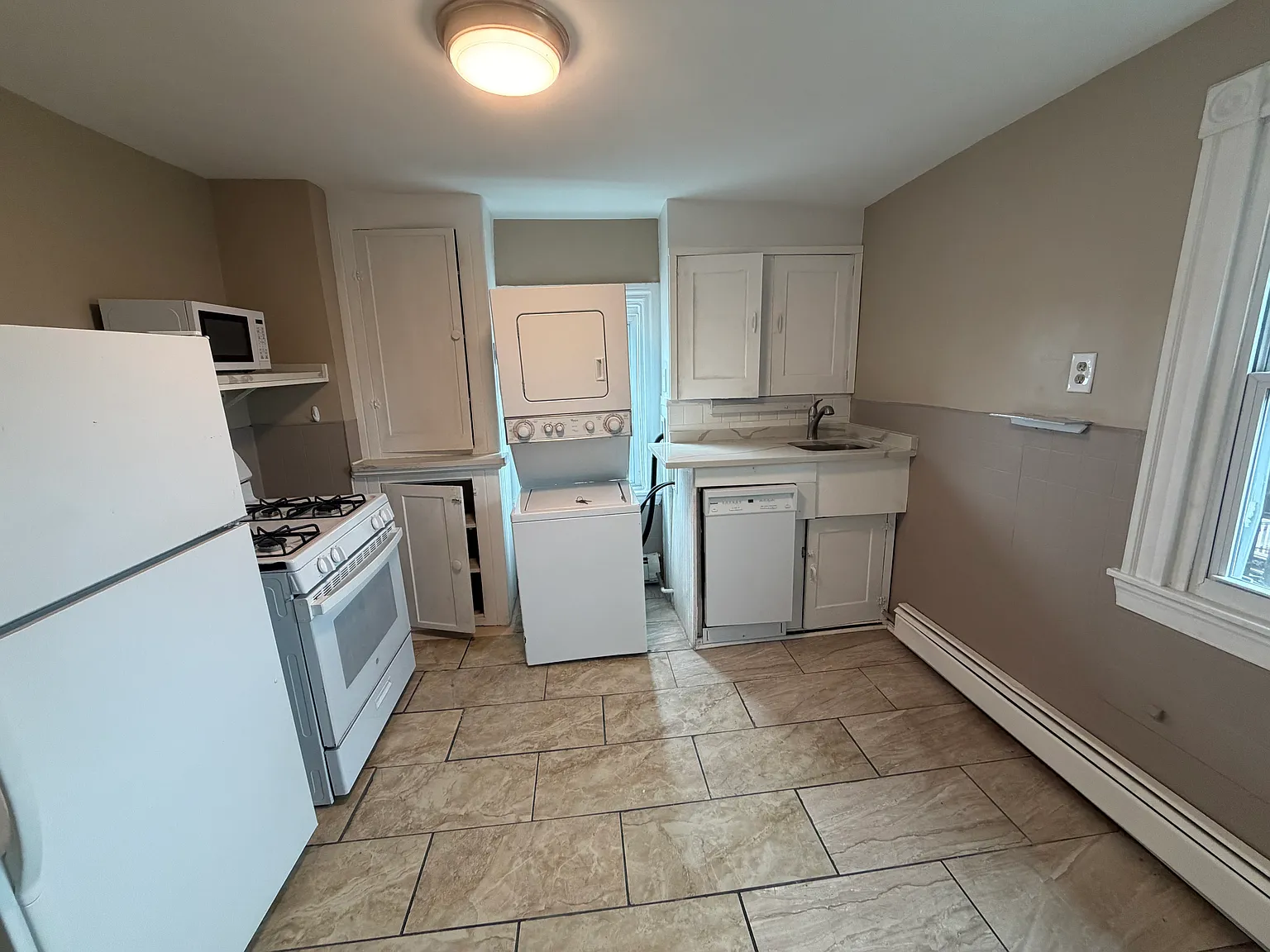 2 bed, 9999 sqft, $3,000 — Photo 2