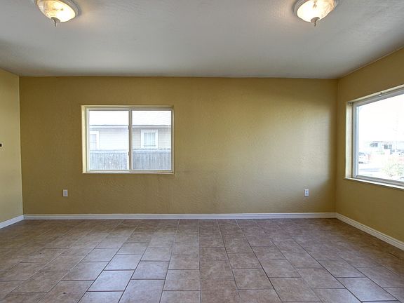 4th image of 266 N 6th Ave