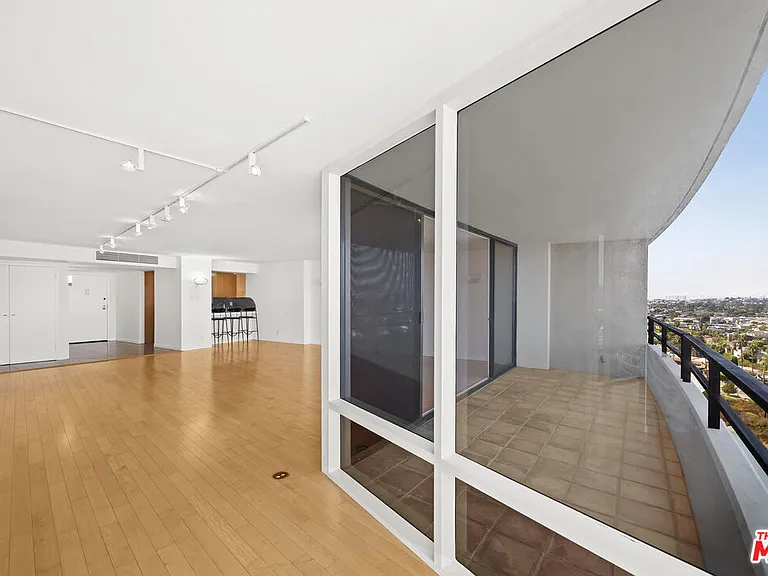 4316 Marina City Dr #1033 — Photo 15