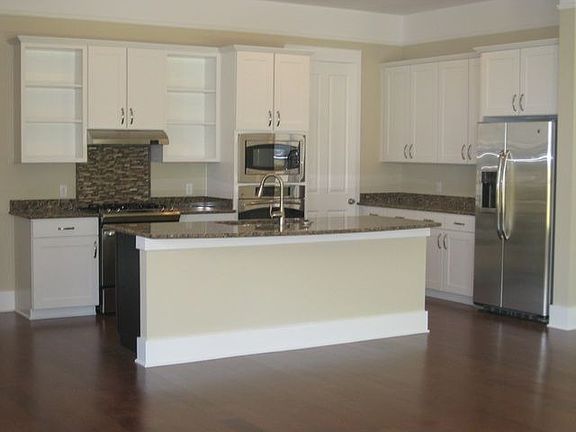 3rd image of 324 Eleonore St