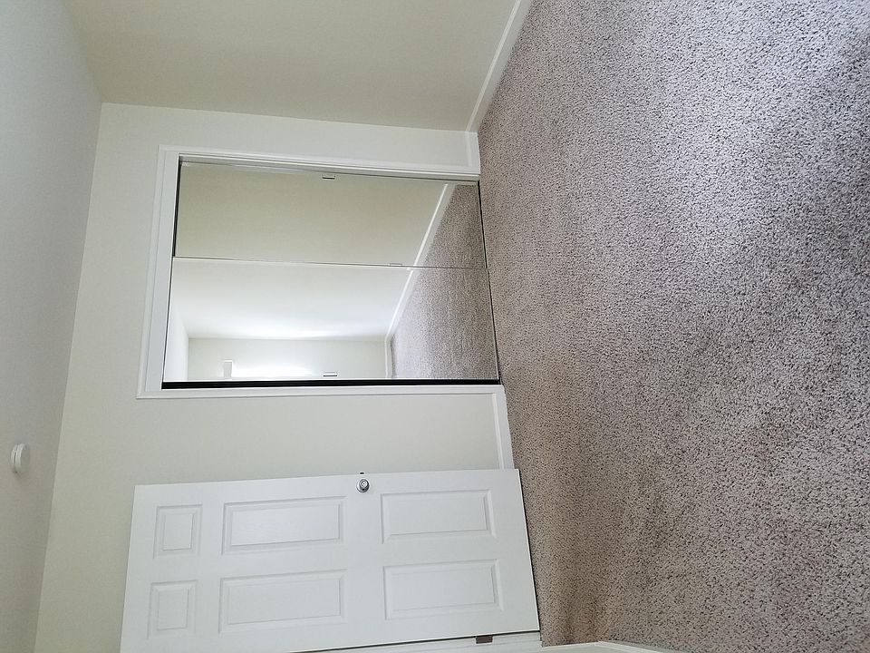 2nd image of 585 Geneva Ave APT 4