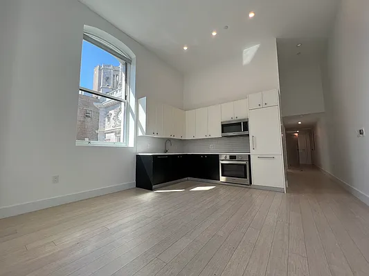 Rented by DelShah Capital LLC | media 23