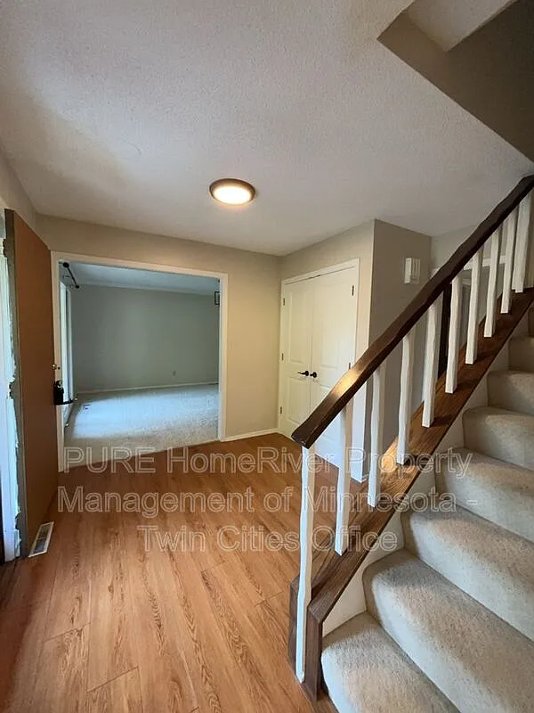 4 bed, 4.0 bath, 3260 sqft, $4,400 — Photo 4