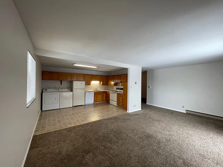 319 Hillcrest Dr — Photo 3