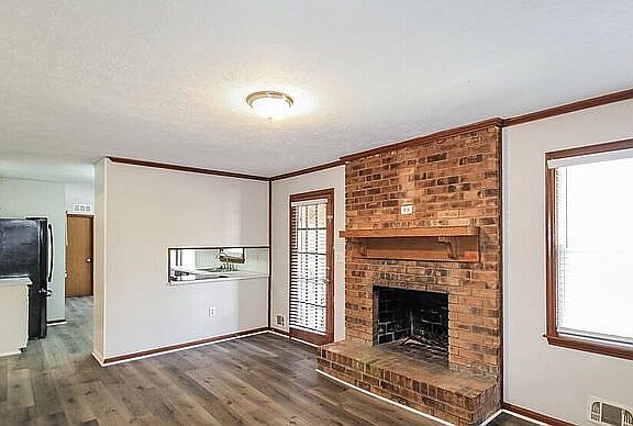4th image of 2069 Rockdale Cir