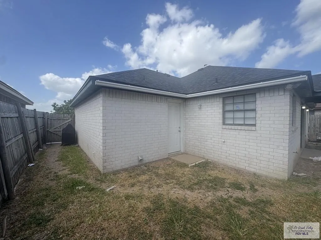 3 bed, 2.0 bath, 1100 sqft, $1,650 — Photo 3