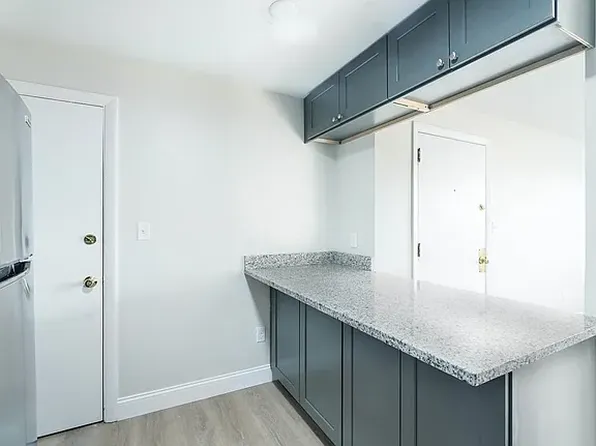 38 Bayview Ter APT 4, Danvers, MA 01923