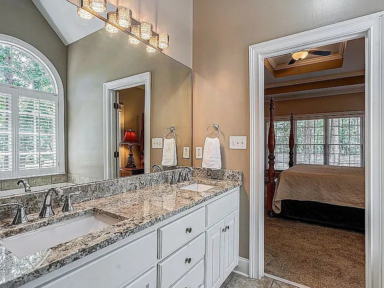 1071 Liberty Ln — Photo 15