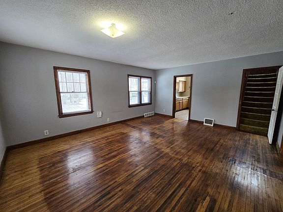 2nd image of 401 Charles St