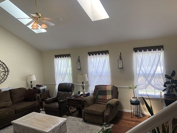 3rd image of 2991 Melbourne Ln