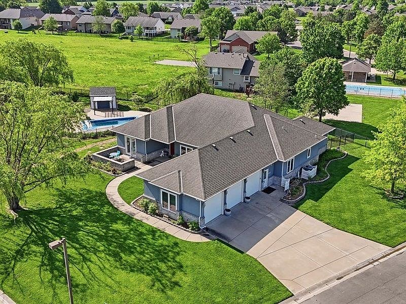 1st image of 601 Stone Lake Cir