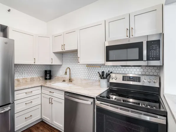 900 19th Ave S APT 605, Nashville, TN 37212