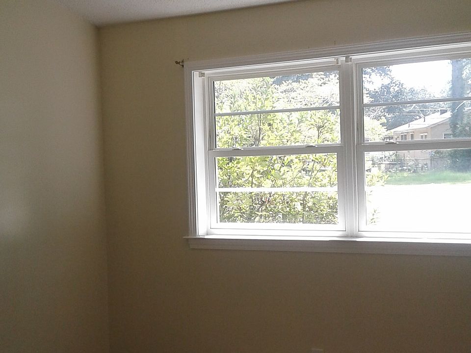 2nd image of 1001 Moultrie Rd APT B