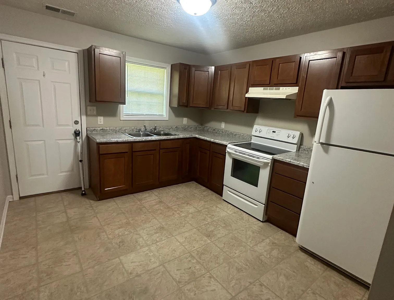 2 bed, $925 — Photo 2