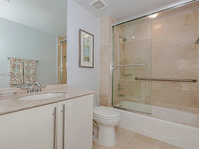 1000 S Pointe Dr #905 — Photo 22
