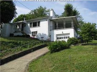 821 S Walnut St, Saint Albans, WV 25177