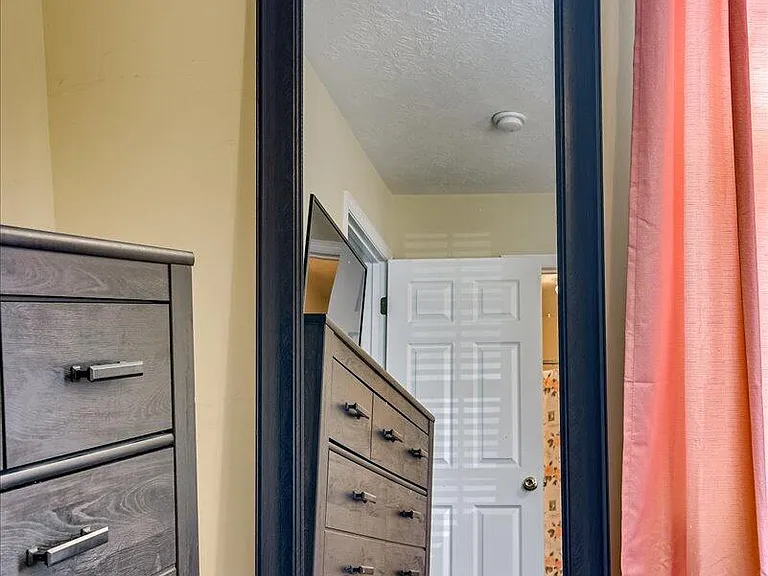 540 Edgecliff Ln — Photo 22