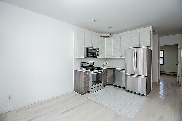 1st image of 127 Graham Ave APT 2R