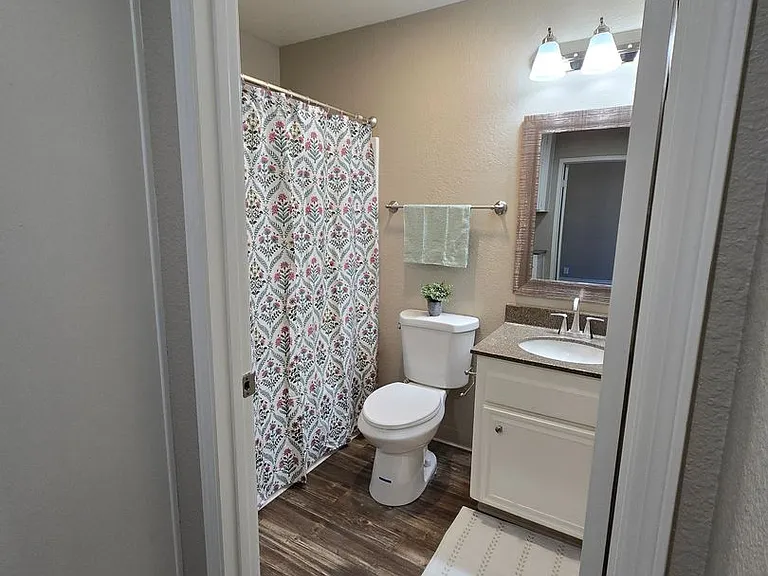 Lakeshore Terrace — Photo 18