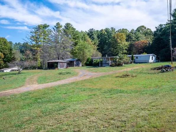 405-401 Walnut St, Galax, VA 24333