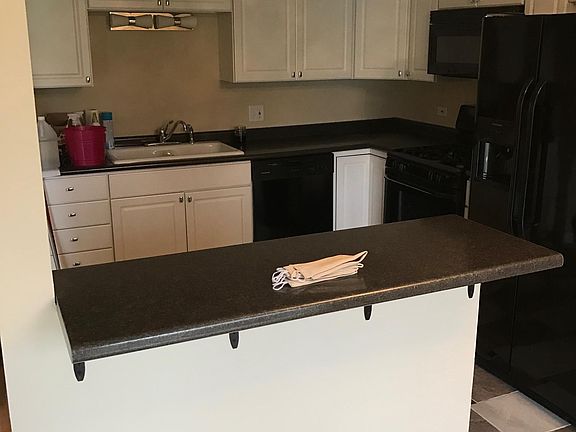 3rd image of 676 Cross Creek Dr W APT B1