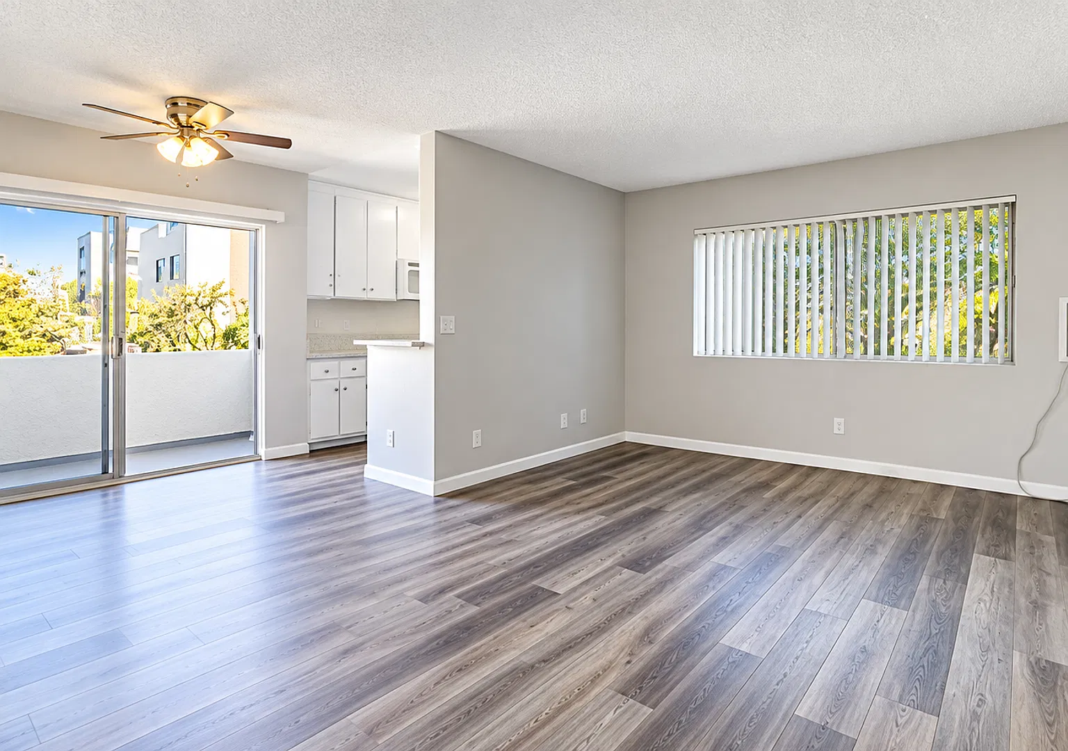 11958 Mayfield Ave — Photo 3