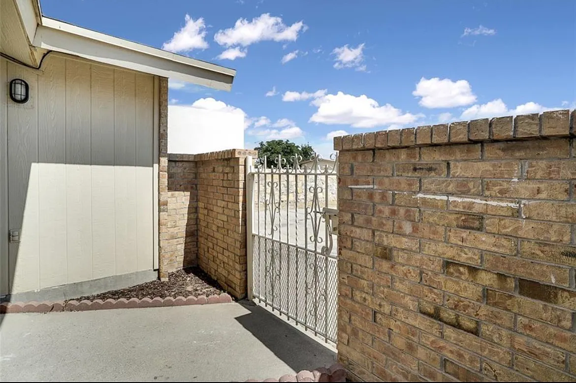 2 bed, 798 sqft, $900 — Photo 2