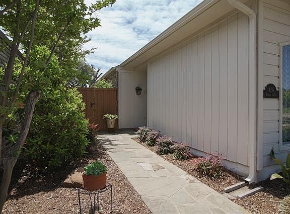 3rd image of 420 Winding Brook Ln