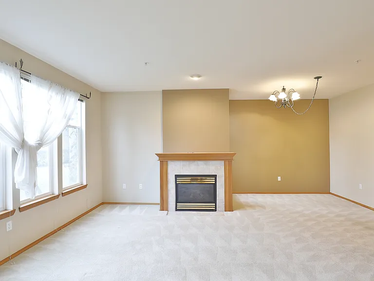 518 227th Ln NE — Photo 1