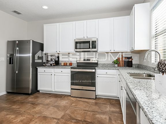 3rd image of 3011 Camino Real Dr S