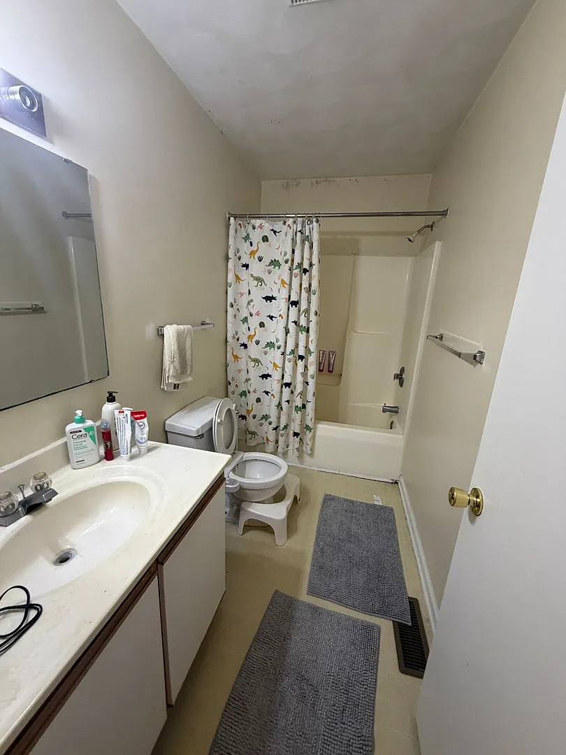 Spacious 4BR Townhome in Pheasant Run Minutes to Virginia Tech — Photo 2