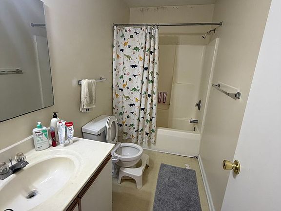 2nd image of 405 Laurence Ln