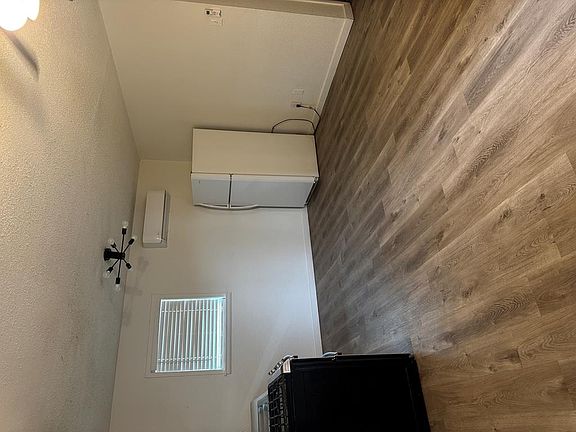 2nd image of 3213 Franklin Ave APT D