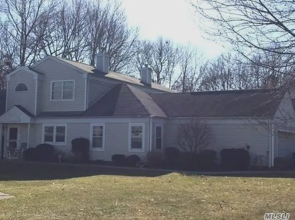 81 Fox Ct, Manorville, NY 11949