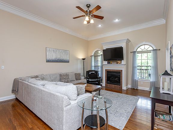 4th image of 268 Marengo Dr