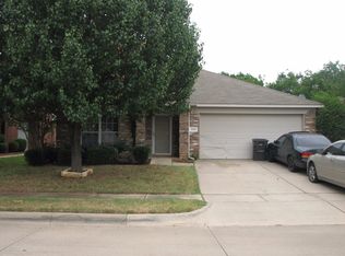 208 Goldeneye Ln, Fort Worth, TX 76120