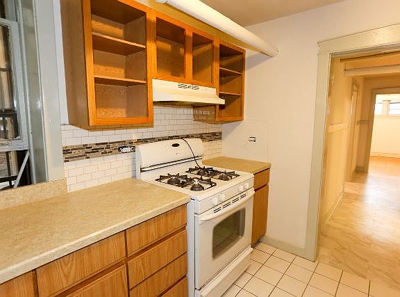 3rd image of 1355 W Winona St #H