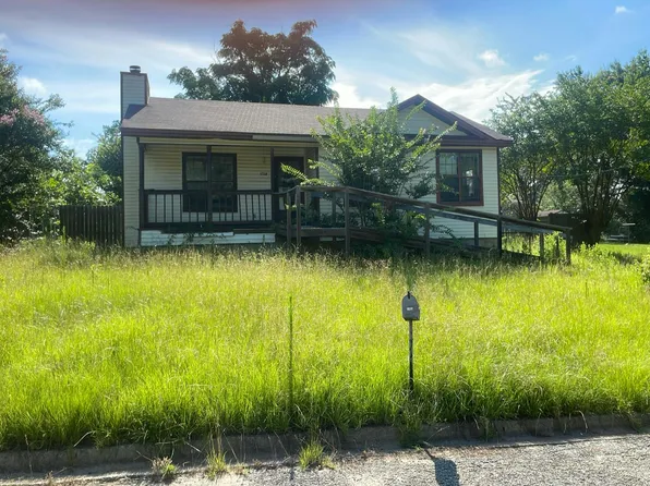 1510 Palmer Rd, Palestine, TX 75801